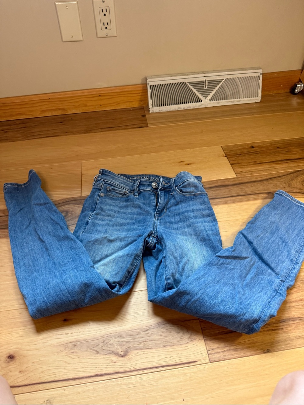 American Eagle Outfitters Women’s straight leg jeans